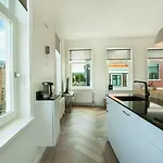 Stayci Serviced Denneweg Apartment